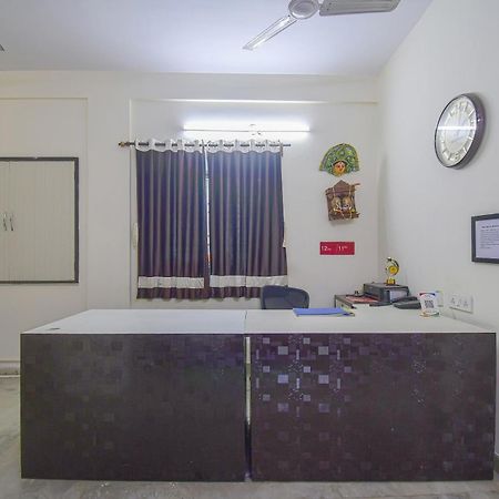 Super Collection O Bricks Inn Hazra Road Near Birla Mandir Kolkata Bagian luar foto