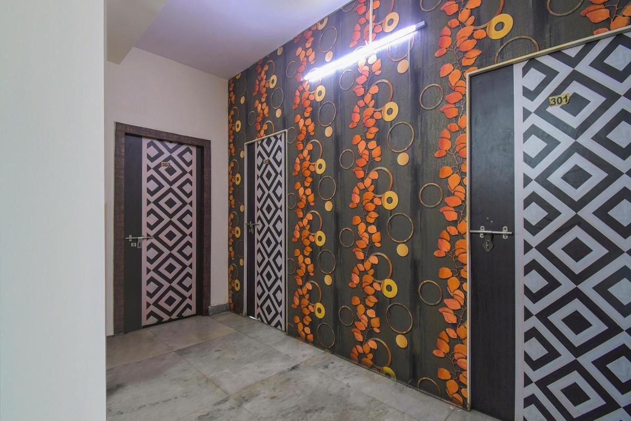 Super Collection O Bricks Inn Hazra Road Near Birla Mandir Kolkata Bagian luar foto