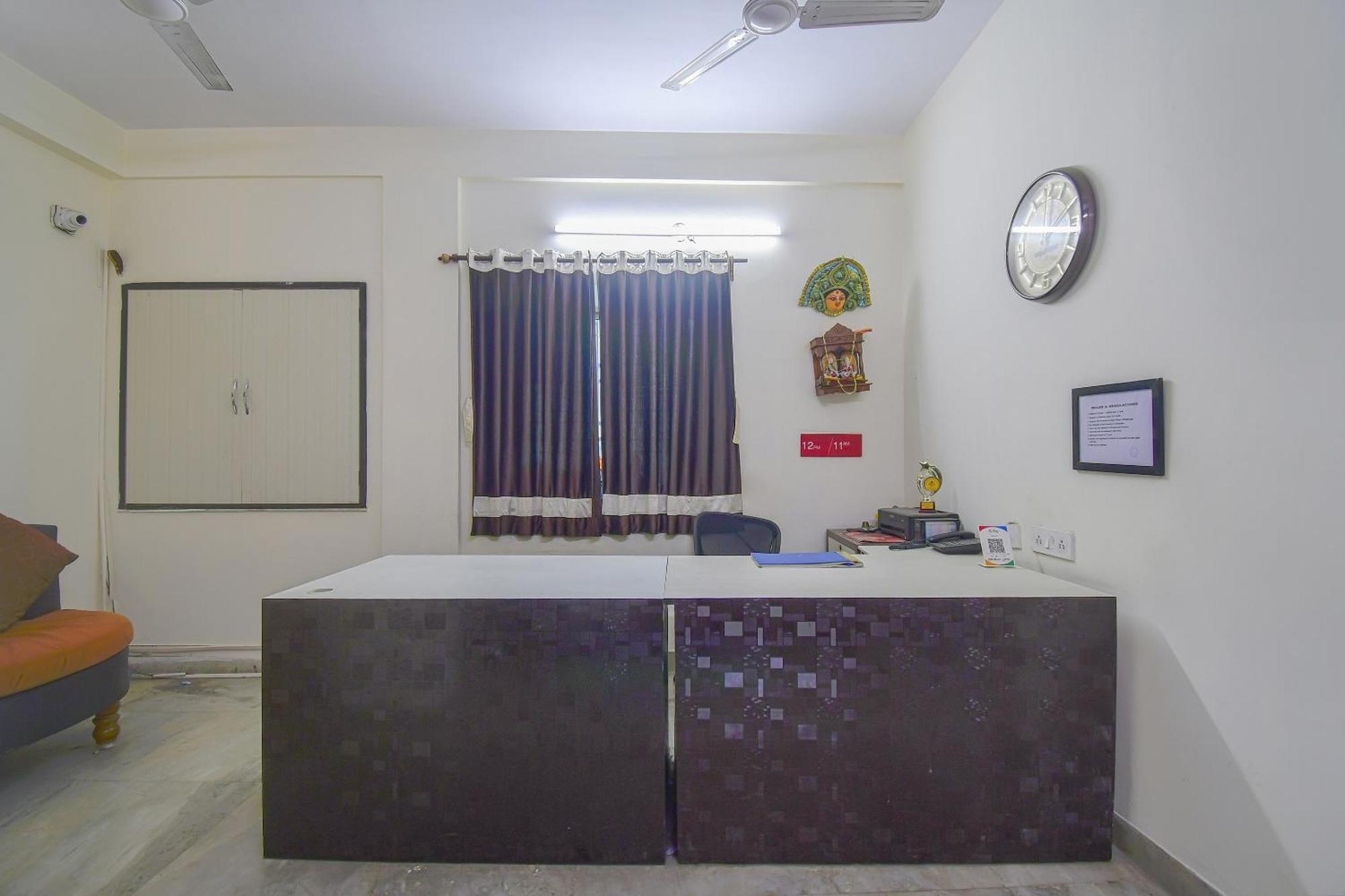 Super Collection O Bricks Inn Hazra Road Near Birla Mandir Kolkata Bagian luar foto